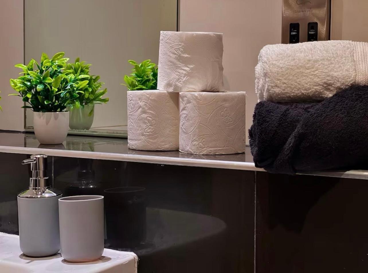 Penthouse Gem, Central, Scenic Views, Stylish, Modern, City Centre 2Br 셰필드 외부 사진